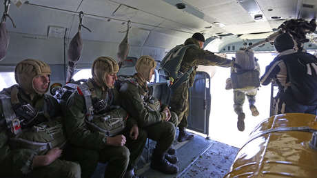 Los comandos rusos recibirán un paracaídas (sin mochila) para aterrizar desde 70 metros