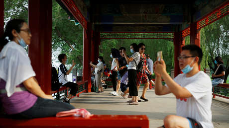 Estudio sugiere que las personas asintomáticas pueden propagar el coronavirus en diversas superficies