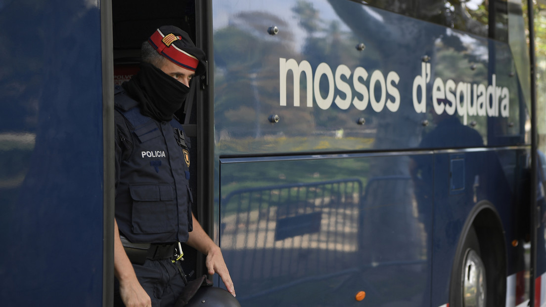 Detenido un hombre en España por rociar a una mujer y a su hija de 5 años con sosa caústica