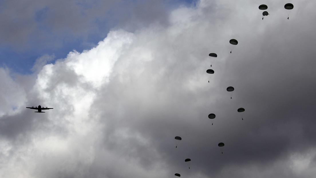 Seis soldados estadounidenses resultan heridos en Alemania tras aterrizar sobre árboles durante un ejercicio de paracaidismo