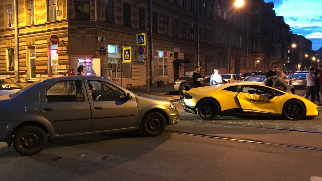 Un vloguero ruso tiene un accidente de tráfico con el Lamborghini de 250.000 dólares que sorteó entre sus suscriptores (VIDEO, FOTOS)