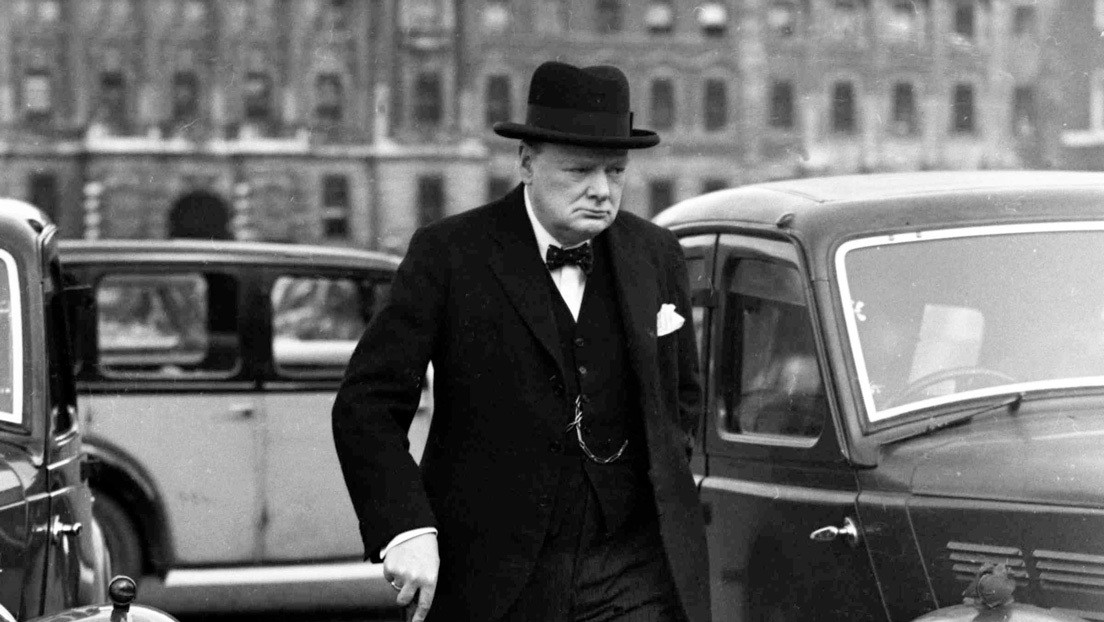 FOTOS: Encuentra archivos desconocidos del chófer personal de Winston Churchill durante la limpieza de su casa y los pone a subasta