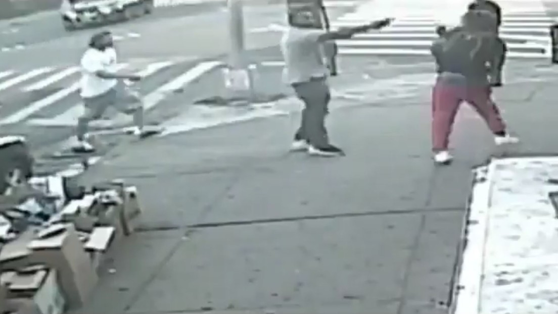 VIDEO: Un hombre abre fuego a plena luz del día y deja un muerto y un herido en Nueva York