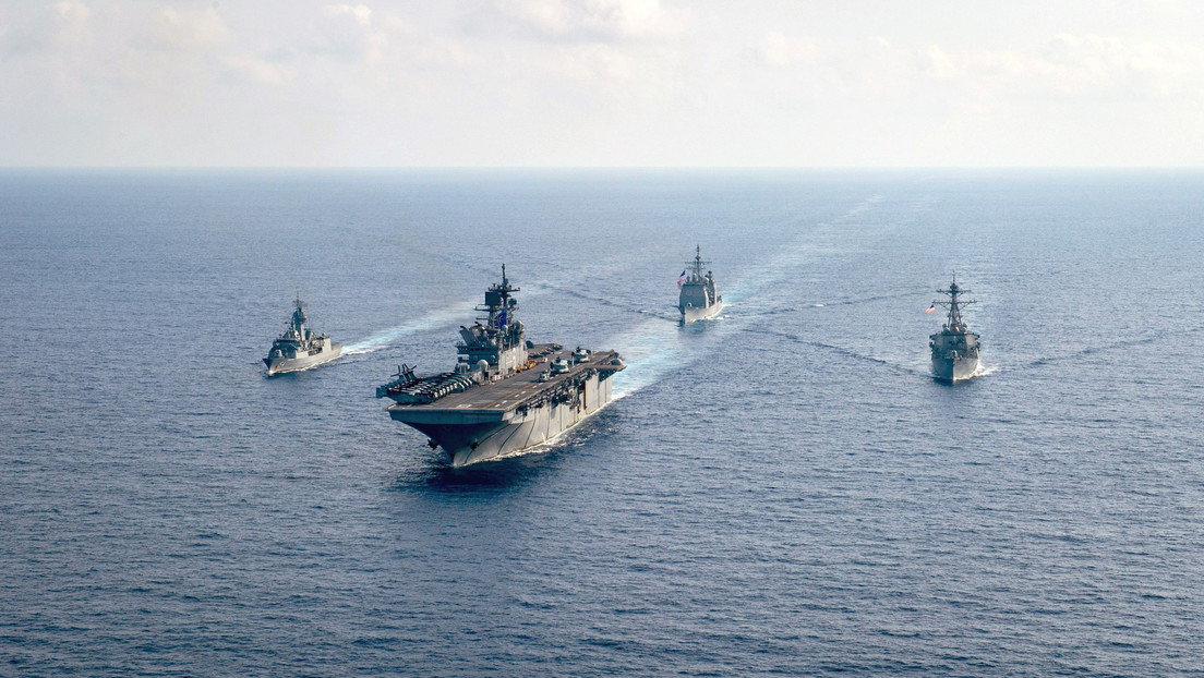Pekín acusa a EE.UU. de tener "motivos ocultos" tras enviar dos portaviones al mar de la China Meridional