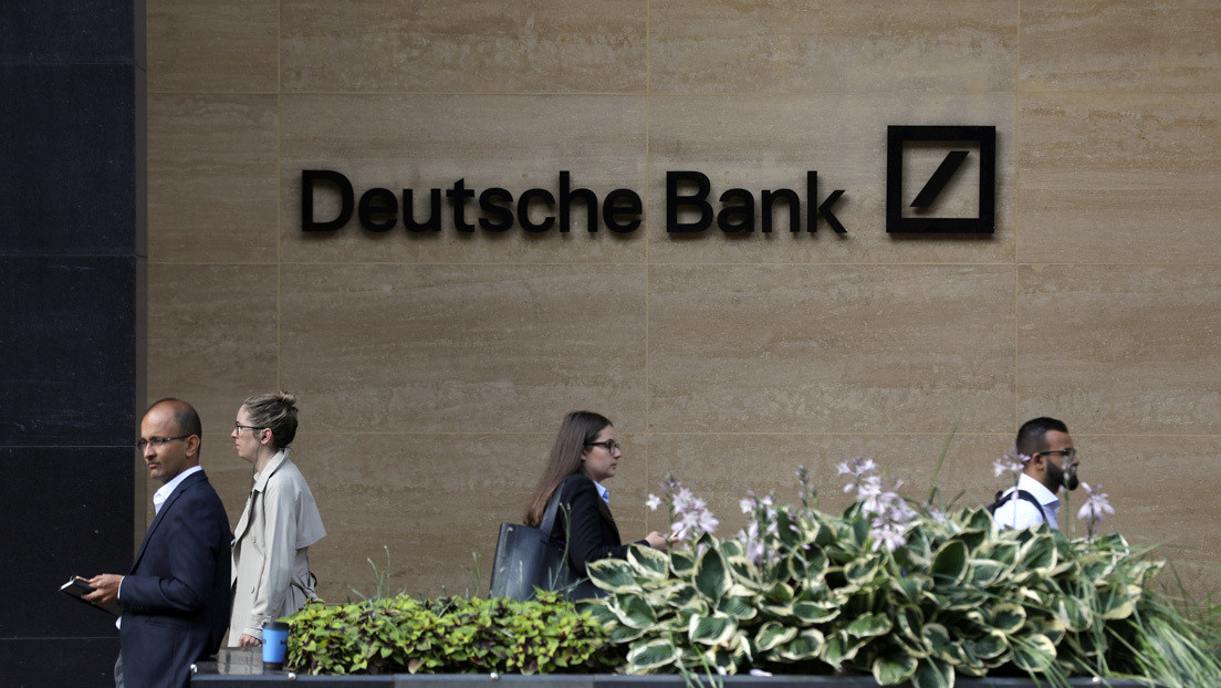 EE.UU. multa a Deutsche Bank con 150 millones de dólares por no monitorear las operaciones de Jeffrey Epstein