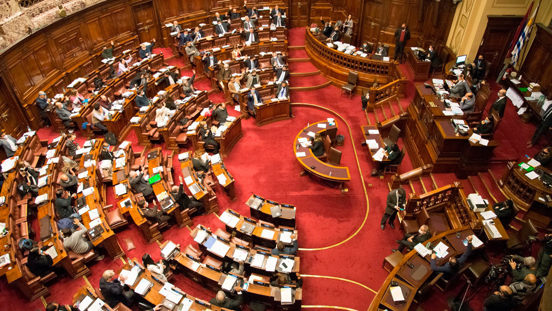 El Senado de Uruguay aprueba la Ley de Urgente Consideración impulsada por Lacalle Pou: ¿por qué es polémica?