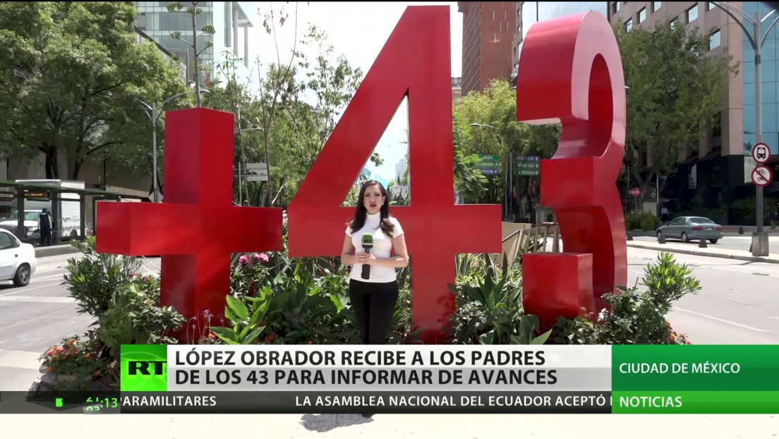 López Obrador se reúne con los padres de los 43 estudiantes de Ayotzinapa para darles detalles de la investigación