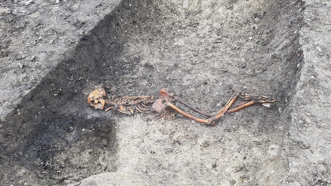 Hallan en Reino Unido los restos de un hombre asesinado y enterrado con las manos atadas en la Edad del Hierro