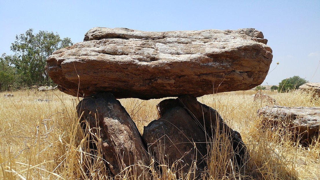 Arqueólogos israelíes descubren un 'emoji' gigante en dólmenes de 4.200 años de antigüedad