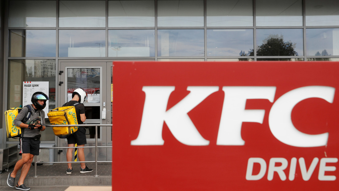 Piden comida para 20 personas a un KFC y acaban pagando 18.000 dólares de multa por violar el confinamiento