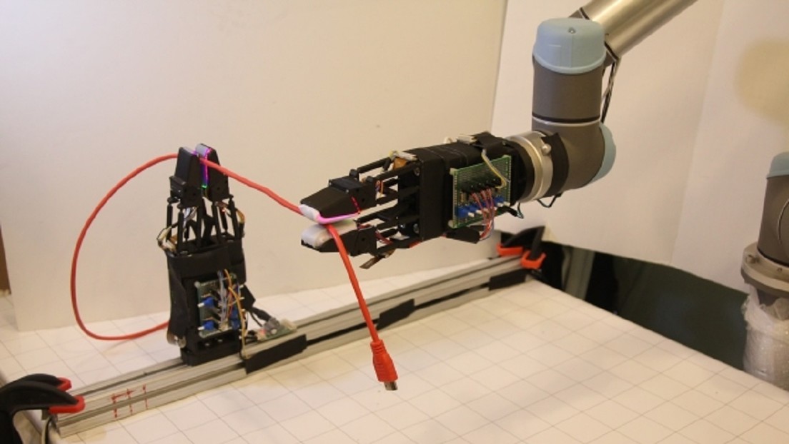 VIDEO: Científicos desarrollan un robot capaz de manipular cables delgados con una "destreza sin precedentes"