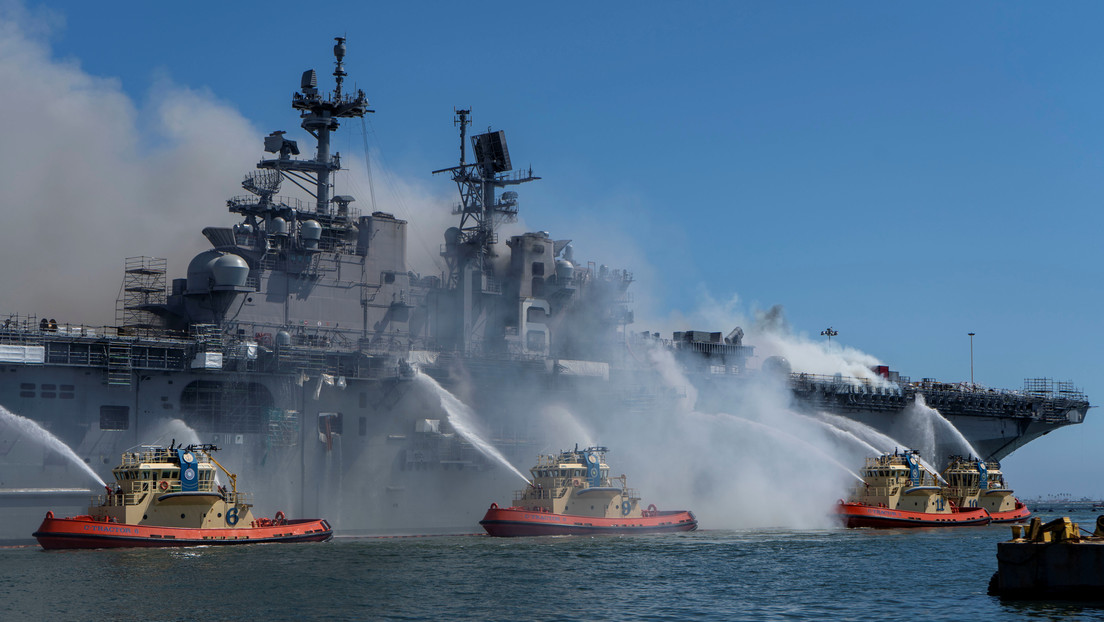 Al menos 59 heridos en un incendio de un buque de asalto de EE.UU. que dura ya dos días
