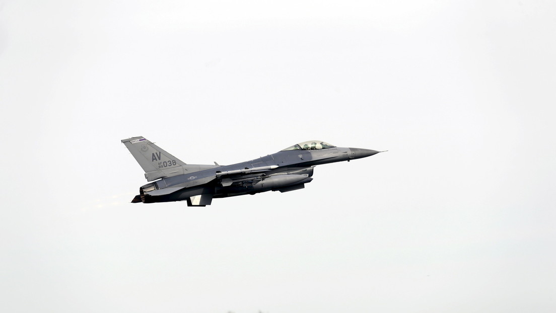 Un avión F-16 de la Fuerza Aérea de EE.UU. se estrella en Nuevo México
