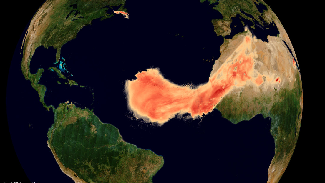 VIDEO: Captan cómo 'Godzilla', una de las mayores nubes de polvo del Sáhara registradas, se extiende a través del Atlántico