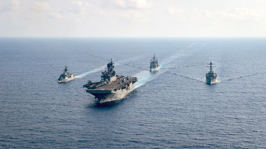China a Pompeo: "Fue EE.UU. el que sacó músculo al mandar su aviación militar avanzada al mar de la China Meridional y causó la inestabilidad allí"