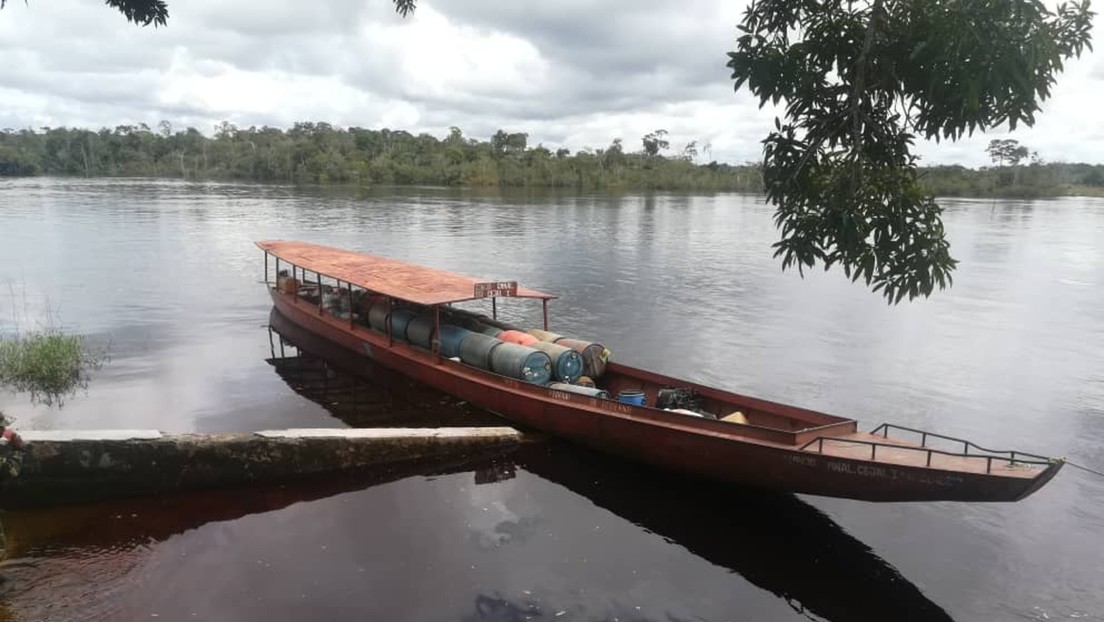 Venezuela intercepta embarcación colombiana "con características propias del contrabando de combustible" pero "camuflajeada como ayuda humanitaria"