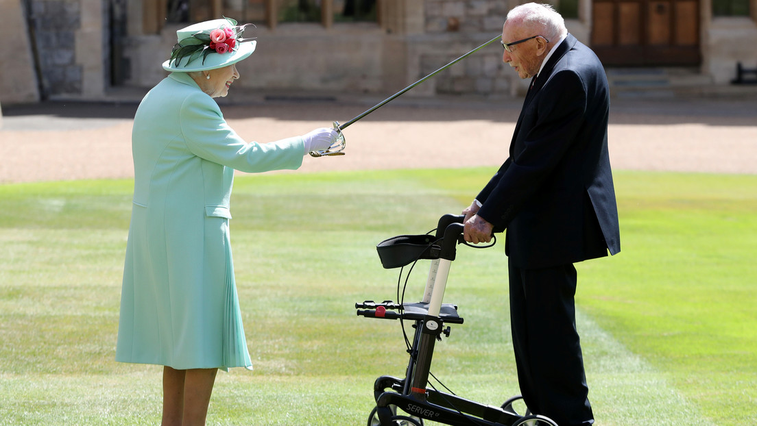 VIDEO: La reina Isabel II nombra caballero al veterano que con su reto de caminar recaudó millones de dólares para la lucha contra el covid-19