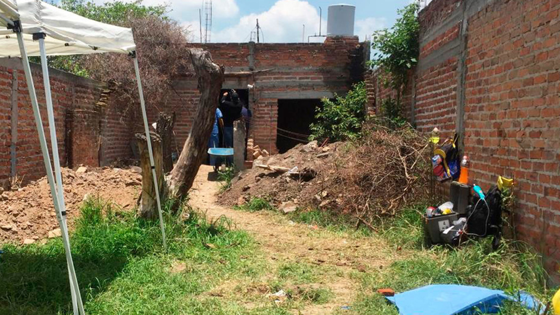 Hallan 23 cuerpos y cuatro bolsas con restos humanos en una fosa clandestina en México