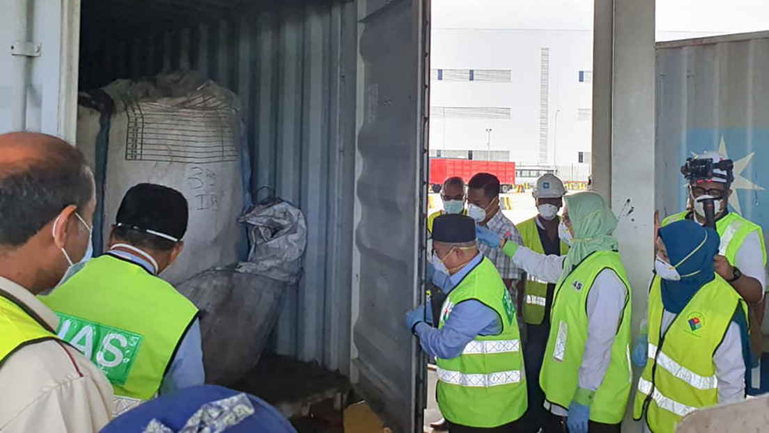 Encuentran la mayor partida de desechos tóxicos abandonados en la historia de Malasia