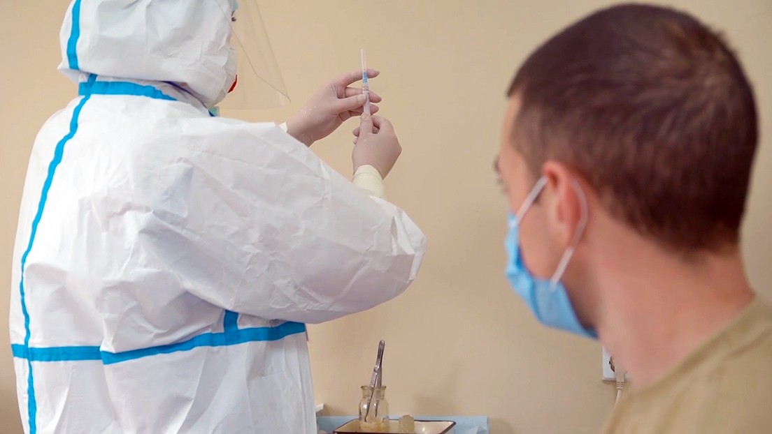 El Ministerio ruso de Defensa completa una fase de los ensayos clínicos de una vacuna contra el coronavirus