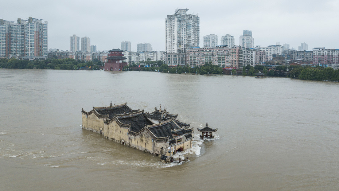 China explota una presa en el este del país para disminuir los riesgos de inundación