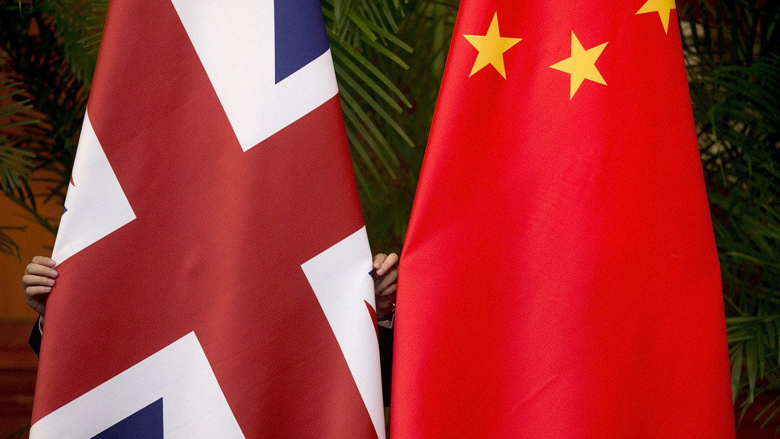 China insta al Reino Unido a evitar el "camino equivocado" tras los planes de Londres de suspender el tratado de extradición con Hong Kong