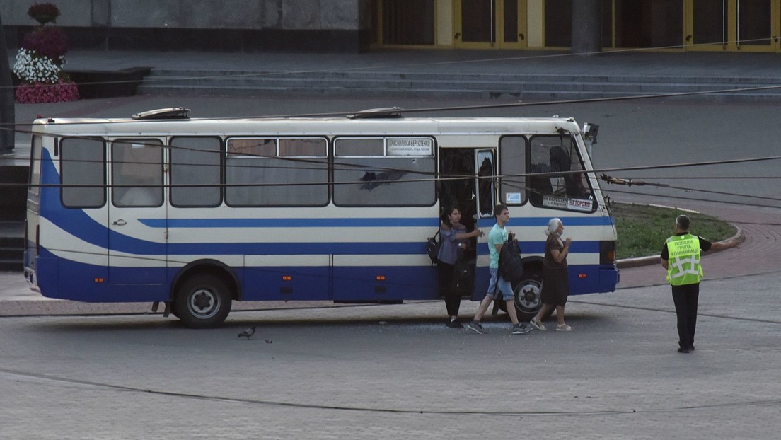 Secuestrador libera a todos rehenes que tomó en un autobús en Ucrania tras una conversación con el presidente