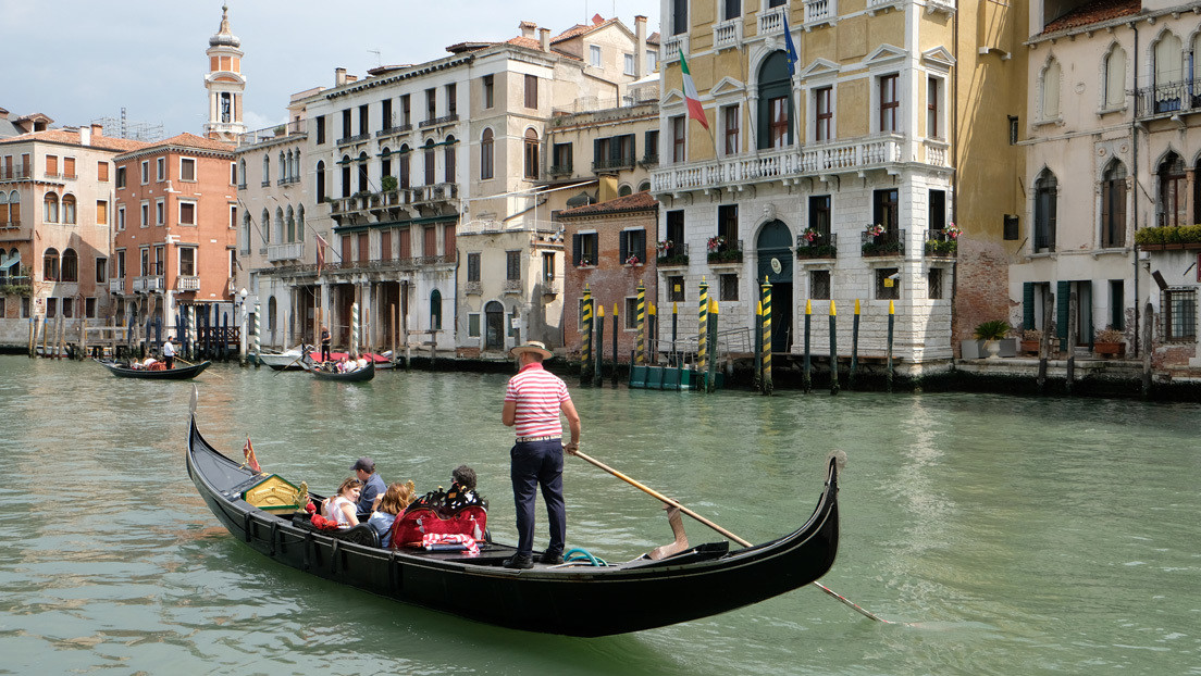 "El casco se hunde": Venecia restringe la capacidad de sus góndolas por el sobrepeso de los turistas