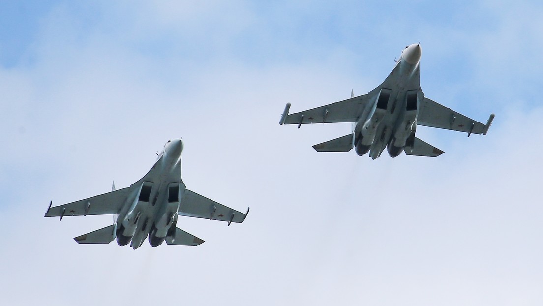 Un caza ruso Su-27 intercepta un avión espía de EE.UU. que se acercó a las fronteras del país en el mar Negro