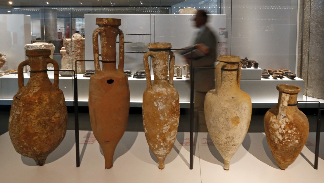 Encuentran 13 ánforas romanas del siglo I como decoración en una tienda de productos pesqueros en España (FOTOS)