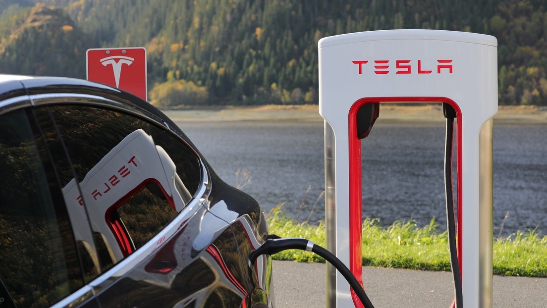 Elon Musk sugiere que Tesla fabricará dos nuevos autos eléctricos