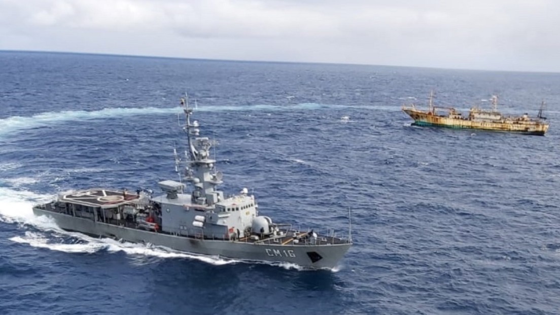 Ecuador emprende acciones a nivel internacional, mientras su Armada está "en alerta" por presencia de unos 260 pesqueros cerca de las islas Galápagos