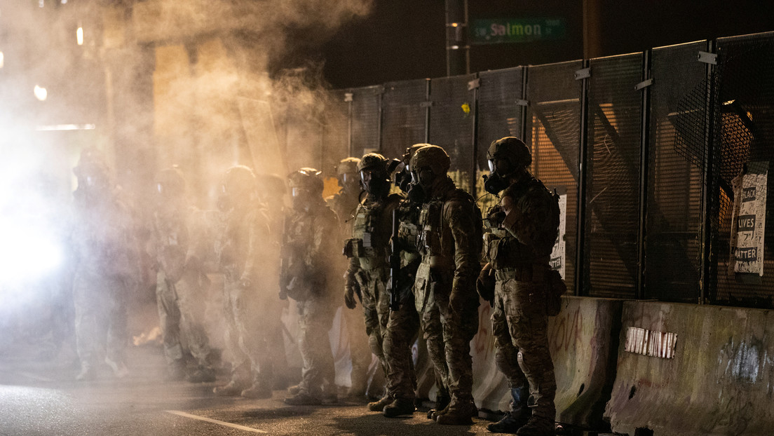 EE.UU. no retirará a los agentes federales enviados a Portland para contener protestas hasta que cesen los actos violentos