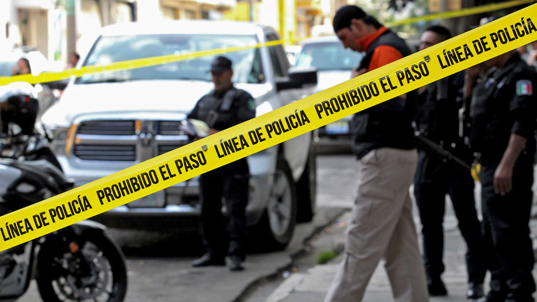 VIDEO: Presuntos policías matan a tiros a un hombre y le aplastan la cabeza con una camioneta en una aparente ejecución extrajudicial en México