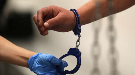 Acusan a un hombre de viajar miles de kilómetros en EE.UU. para abusar de una menor