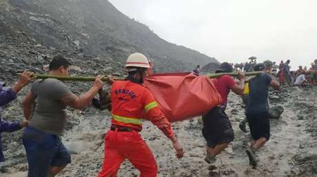 VIDEO: El momento del deslizamiento de tierra en una mina que sepultó a más de un centenar de personas en Birmania