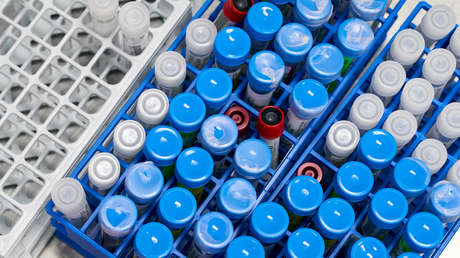 Una veintena de futbolistas profesionales contraen el covid-19 durante un partido debido a un error médico