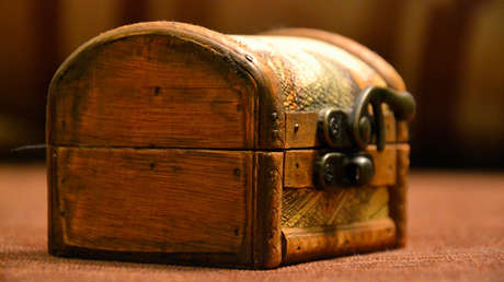 Subastan en Reino Unido un cofre antiguo de un cazador de vampiros (FOTO)