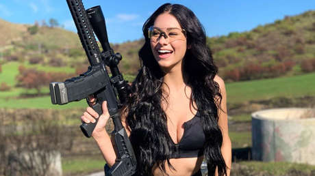 Una joven agente experta en armas que abatió a un latino armado con un cúter reabre la polémica en torno a la brutalidad policial en EE.UU.