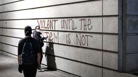 AP y muchos más pondrán en mayúscula la palabra 'negro' pero no 'blanco'