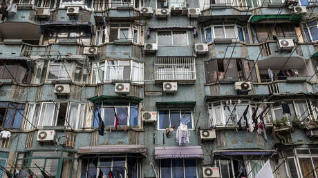 VIDEO: Un hombre atrapa al vuelo a un niño que cae desde un quinto piso