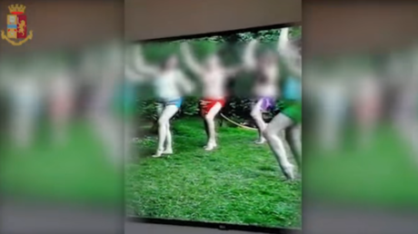 Cae una secta italiana que abusaba de menores y convertía a sus adeptas en esclavas sexuales para mostrarles un "mundo mágico"