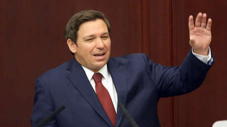 El sindicato de maestros de Florida demanda al gobernador por la orden de reabrir las escuelas durante la pandemia