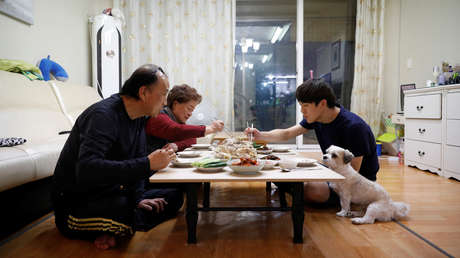 Es más probable contraer el coronavirus en el propio hogar, sugiere un estudio