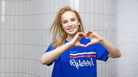 La enfermera rusa que fue a trabajar en bikini, nueva presentadora del tiempo en la televisión local (VIDEO)