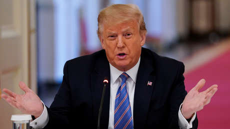 Trump dice que se sentiría "cómodo" enviando a su hijo y a sus nietos a la escuela a pesar de la crisis del covid-19