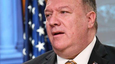 VIDEO: Pompeo intenta dar la mano a varios diplomáticos durante su visita a Dinamarca pero estos se niegan a estrechársela