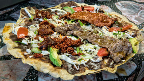 Los mexicanos celebran con orgullo en las redes el triunfo de la tlayuda en un concurso de Netflix