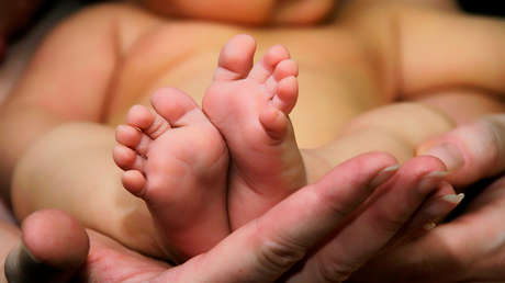 Un gancho metálico en la garganta causó náuseas, fiebres y convulsiones durante meses a un bebé