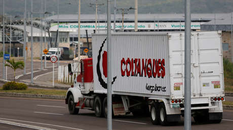 VIDEO: El conductor de un camión de pescado que fue saqueado tras volcarse en Colombia recibe una emotiva sorpresa